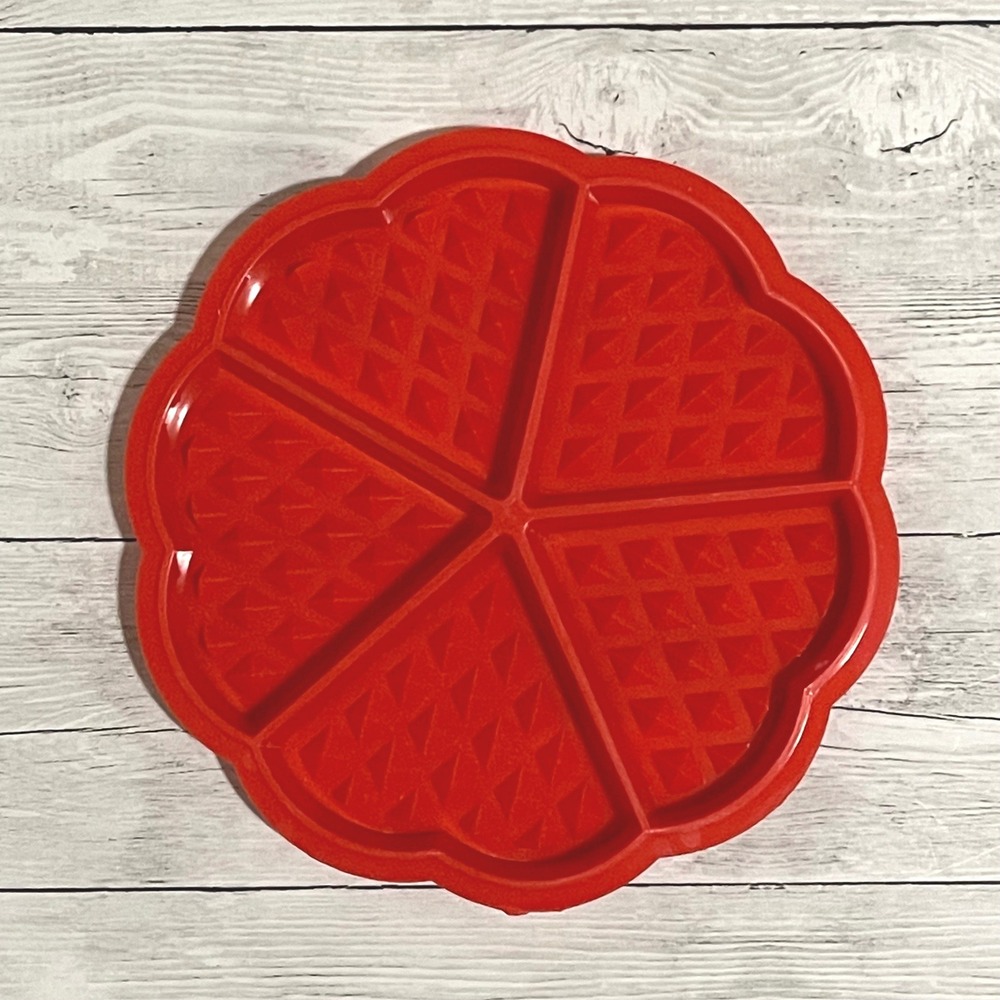 Red Silicone Heart Waffle Mold 5 Cavity Round Scalloped Baking Pan 7 Inch